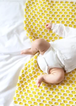 We Are Knitters Bee Blanket Kit| Blankets