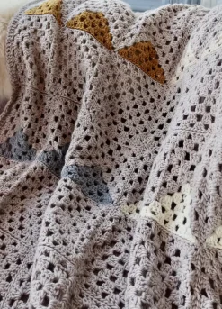 We Are Knitters Landen Granny Square Blanket x @twoofwands Kit| Two Of Wands
